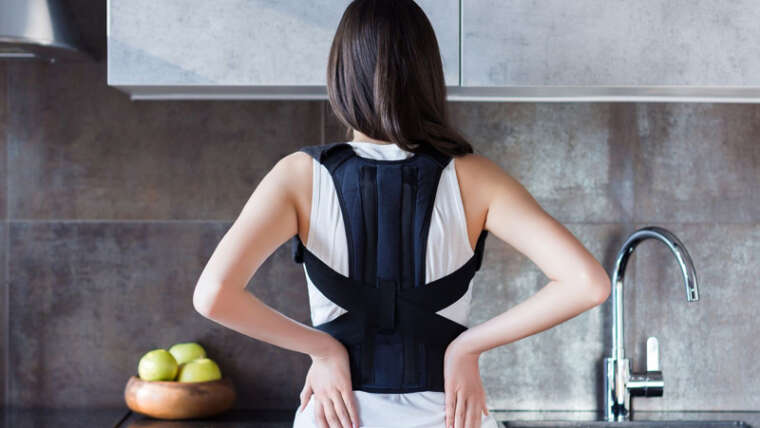Beneficios del uso de un corrector de postura para aliviar el dolor de espalda