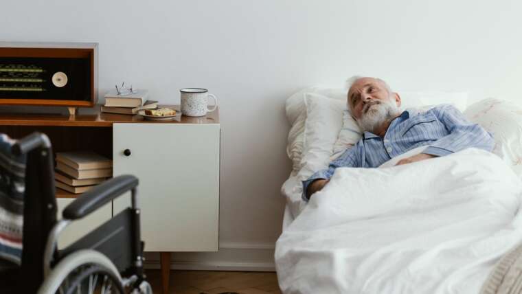 Guía completa: Cómo elegir el mejor colchón para una persona mayor