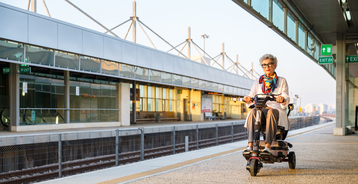 Movilidad: Diferencias entre las sillas de ruedas eléctricas y los scooters eléctricos