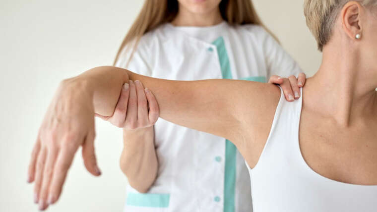 ¿Qué es la bursitis? Síntomas y tratamiento para reducir la inflamación de las articulaciones