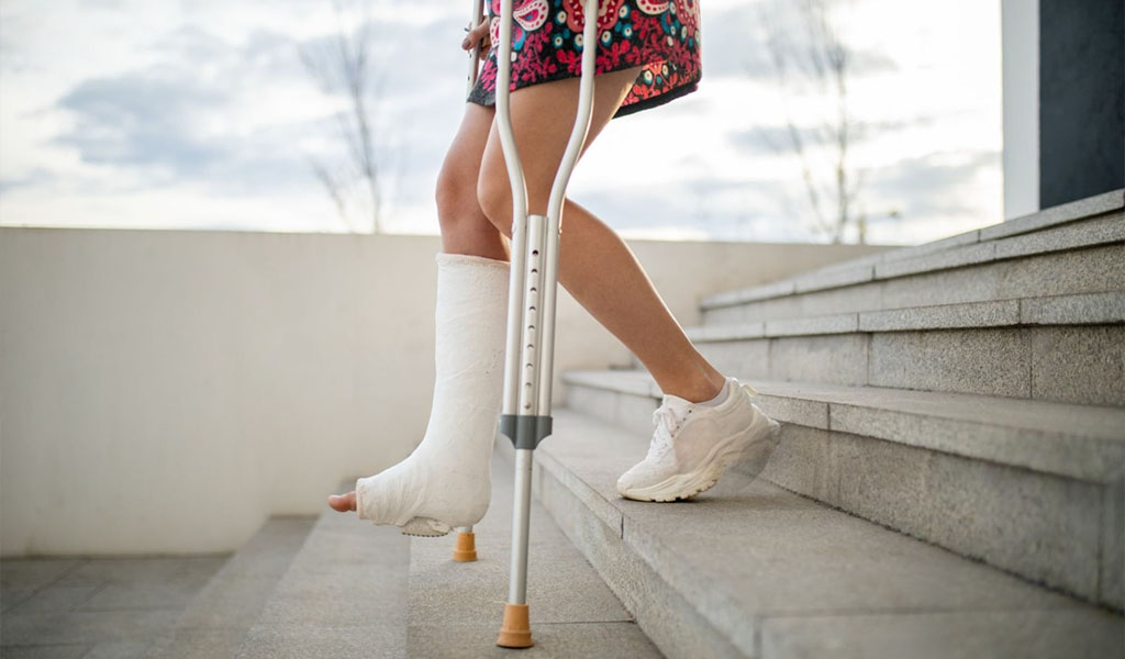 Cómo andar con muletas