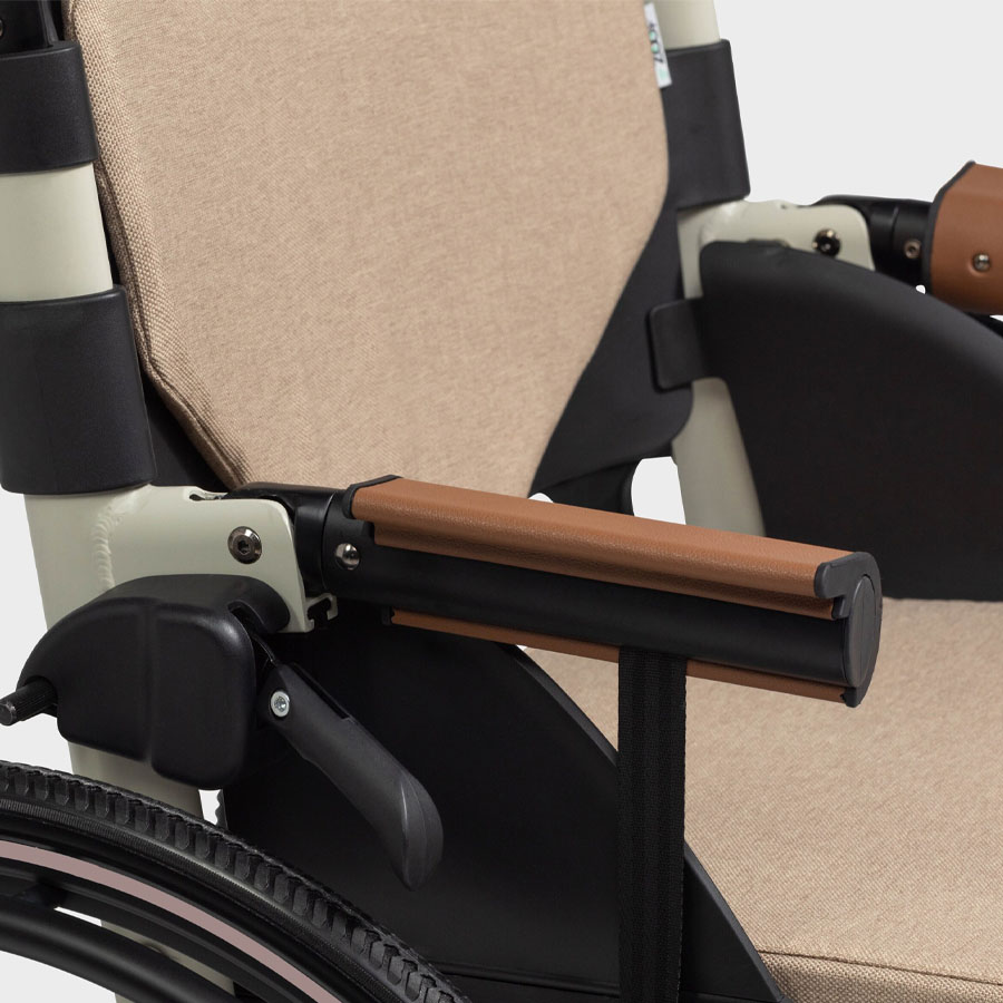 Silla de ruedas manual moderna