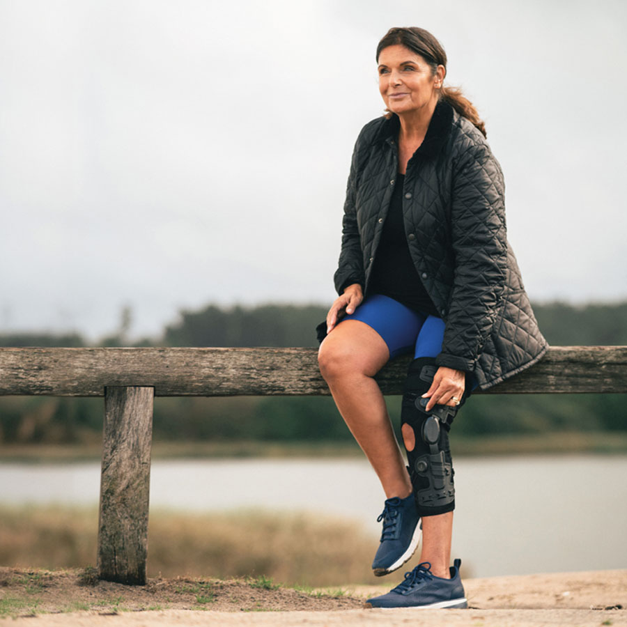 Rodillera OA GO DonJoy con sistema de ajuste BOA para osteoartritis de rodilla